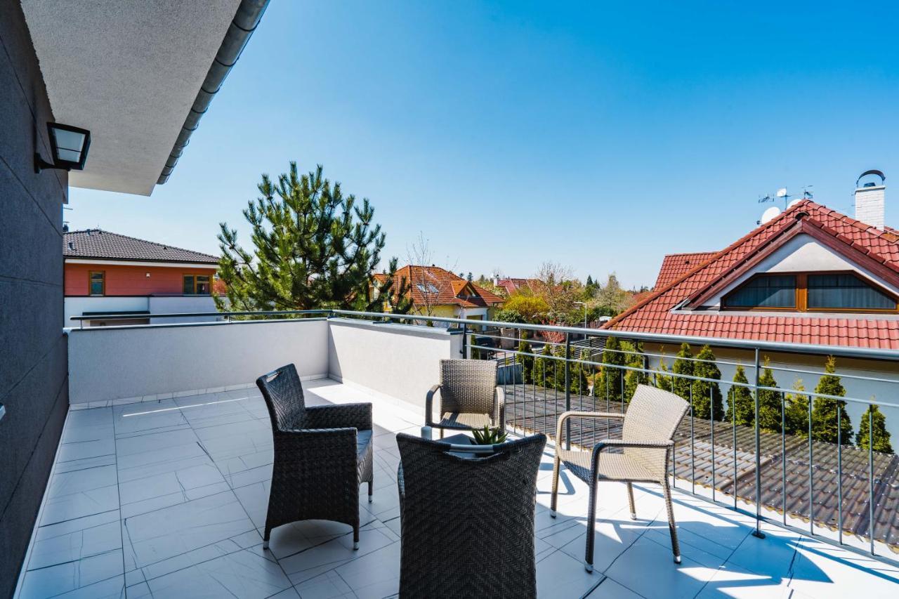 Serenity Prague Villa With Garden Jacuzzi Exteriör bild
