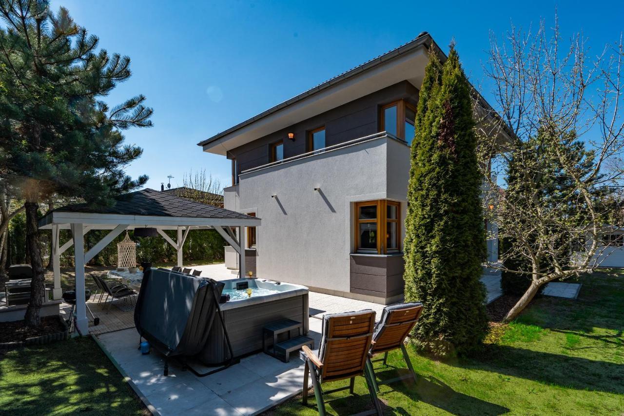 Serenity Prague Villa With Garden Jacuzzi Exteriör bild